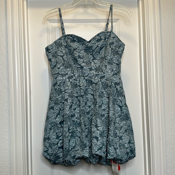 New FLORAL JACQUARD SLEEVELESS MINI DRESS Size Medium on blue - Picture 2 of 11